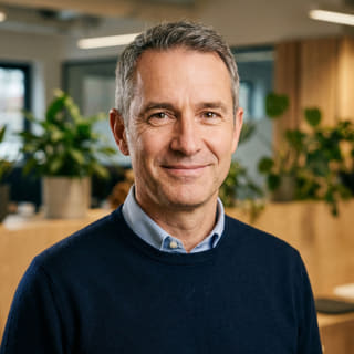 James Mitchell, Director Ejecutivo en Amplio Plazamiento