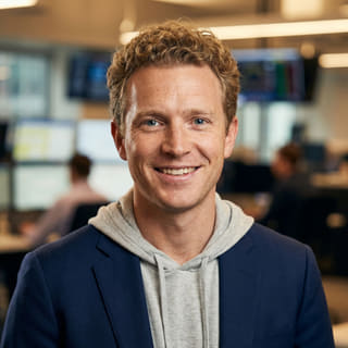 Ryan Brooks, Analista Principal de Trading en Amplio Plazamiento